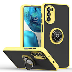 Funda Bumper Silicona y Plastico Mate Carcasa con Magnetico Anillo de dedo Soporte S04 para Motorola MOTO G52 Amarillo