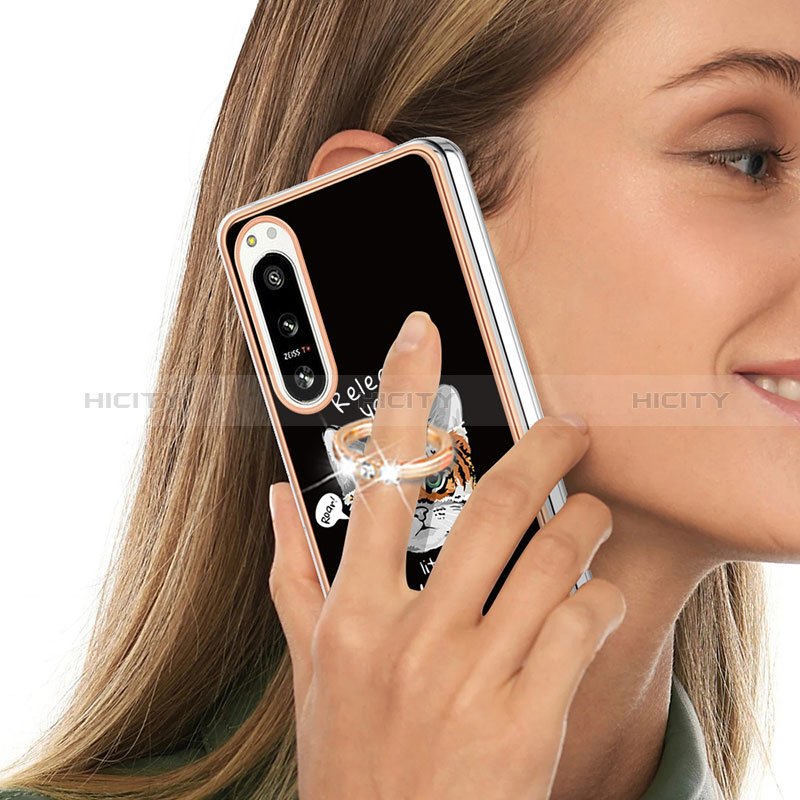 Funda Silicona Gel Goma Patron de Moda Carcasa con Anillo de dedo Soporte YB2 para Sony Xperia 5 IV